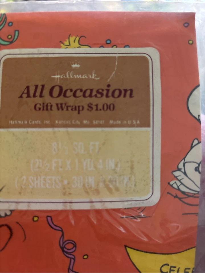 Papel envolvente de regalo de cumpleaños Hallmark Peanuts Charlie Brown Snoopy abierto de colección Foto 3 de 4