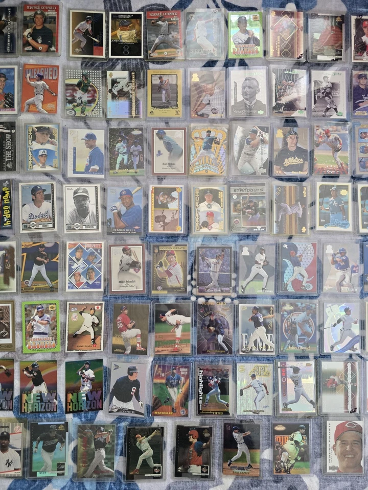 Lote de colección de tarjetas de béisbol con 134 tarjetas de los años 90 y 2000 insertos estrellas RC Foto 3 de 4