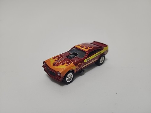 Johnny Lightning Red '71 Motown Shaker Funny Car 1/64 Scale - Picture 4 of 7