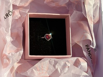 Pandora Ring Ausgeprägtes Rotes Herz Ring Sterling-Silber