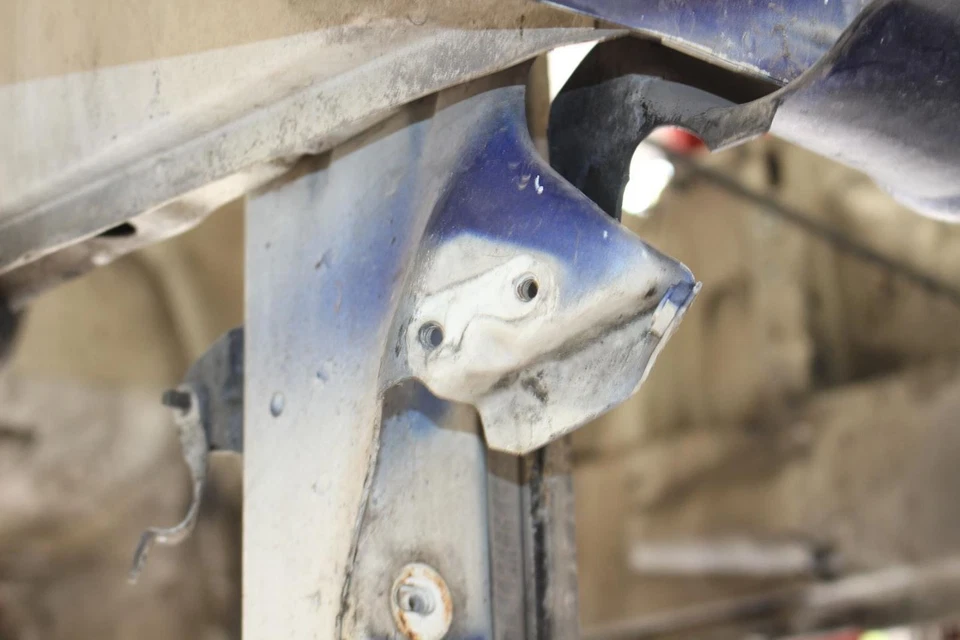 Soporte núcleo radiador delantero 85-91 Porsche 944 Foto 4 de 4