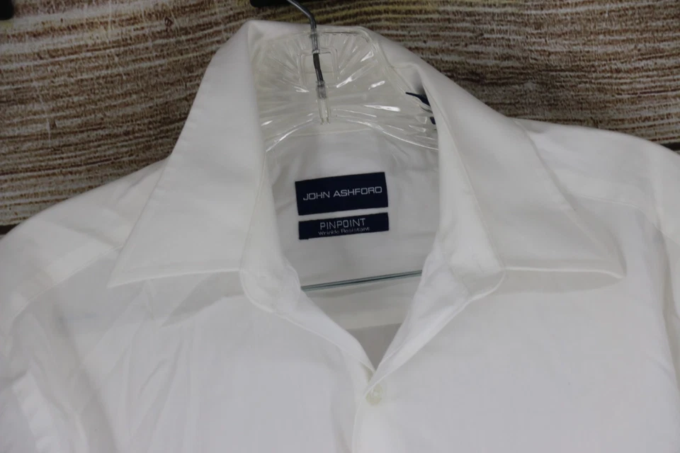 Camisa blanca de manga larga con botones John Ashford para hombre talla mediana 15,5 32-33 Foto 2 de 4