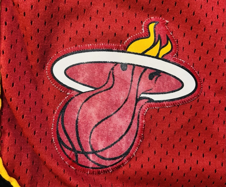 Auténticos Pantalones Cortos Adidas Miami Heat Game Talla Adulto L Alterna LeBron Wade Bosh Foto 3 de 4