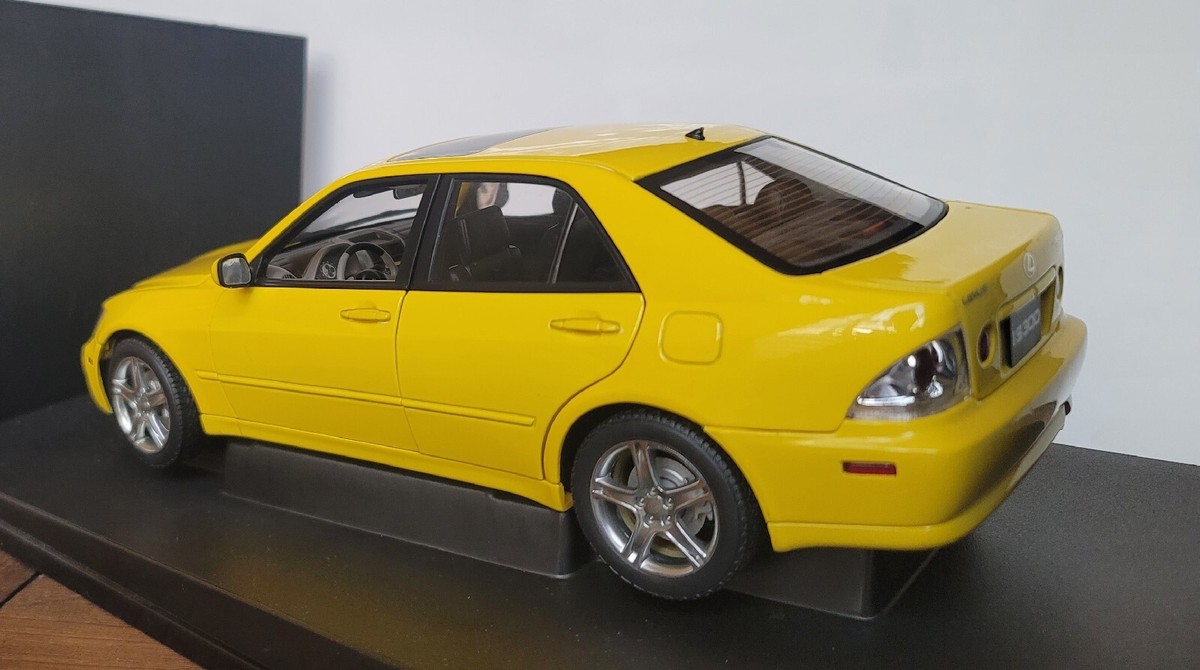 Autoart 2002 Lexus IS300 LHD 1/18 Diecast In RARE YELLOW Autoart 2002 Lexus IS300 LHD 1/18 Diecast In RARE YELLOW