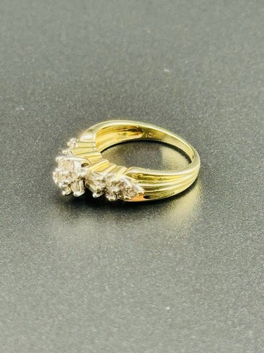 10K Gold Ladies Beautiful Diamond Cluster Ring Size 5.5 Weighs 4 Gram Preowned! - Picture 2 of 17