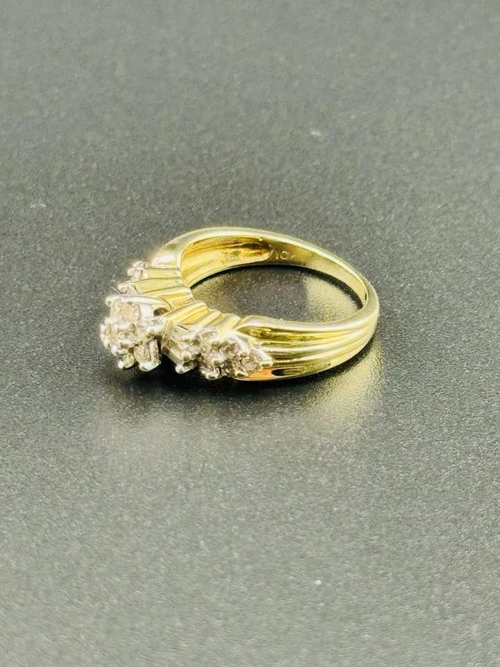 10K Gold Ladies Beautiful Diamond Cluster Ring Size 5.5 Weighs 4 Gram Preowned! - Image 2 of 4