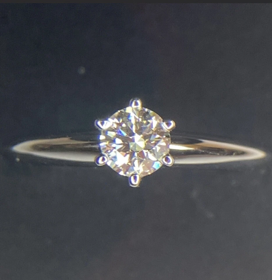 Tiffany & Co. Anillo de compromiso solitario diamante 0,22 platino Foto 3 de 4