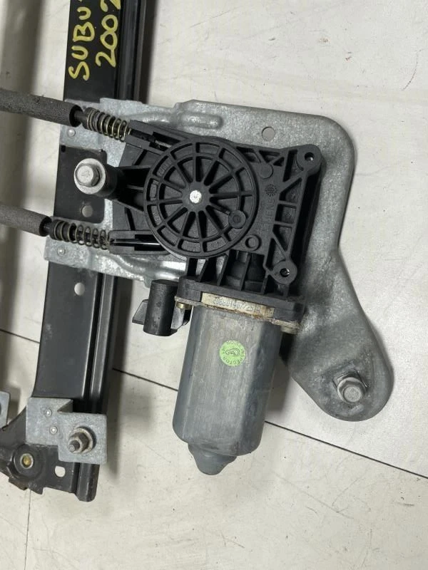 2002 CHEVROLET SUBURBAN 1500 REAR LEFT DRIVER DOOR WINDOW REGULATOR w/ MOTOR - Image 4 of 4