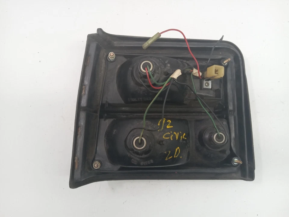 HONDA CIVIC 1980-1983 LUZ TRASERA DERECHA LADO PASAJERO OEM, 166-51292 Foto 4 de 4