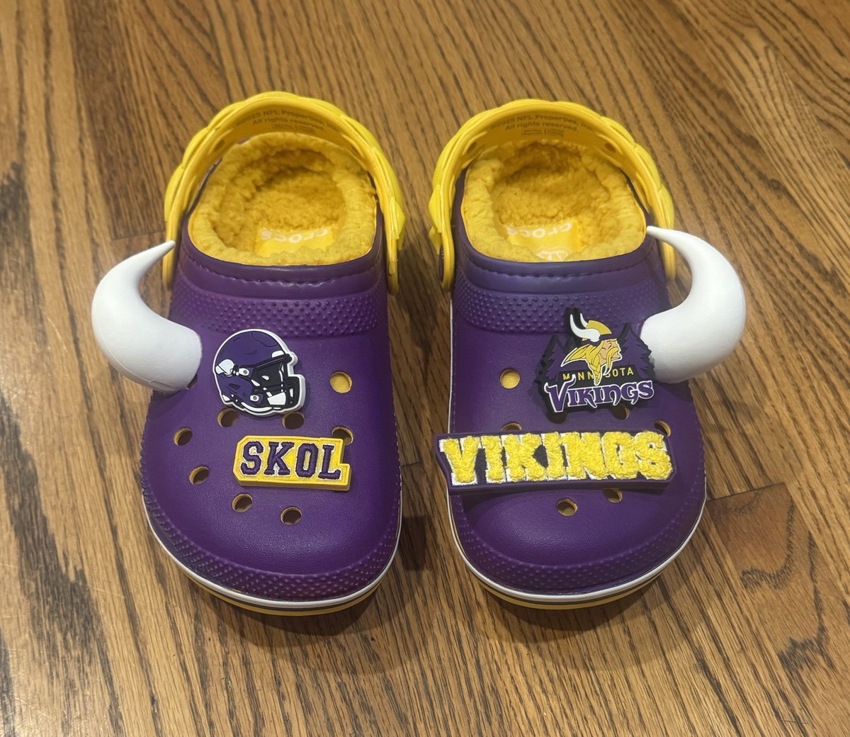 Minnesota Vikings NFL Football Crocs Classic Lined Clogs Mens 4
