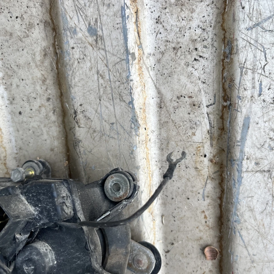 Рамка двигателя стеклоочистителя ветрового стекла 1987-1995 Mitsubishi Mighty Max 50 - Изображение 3 из 4