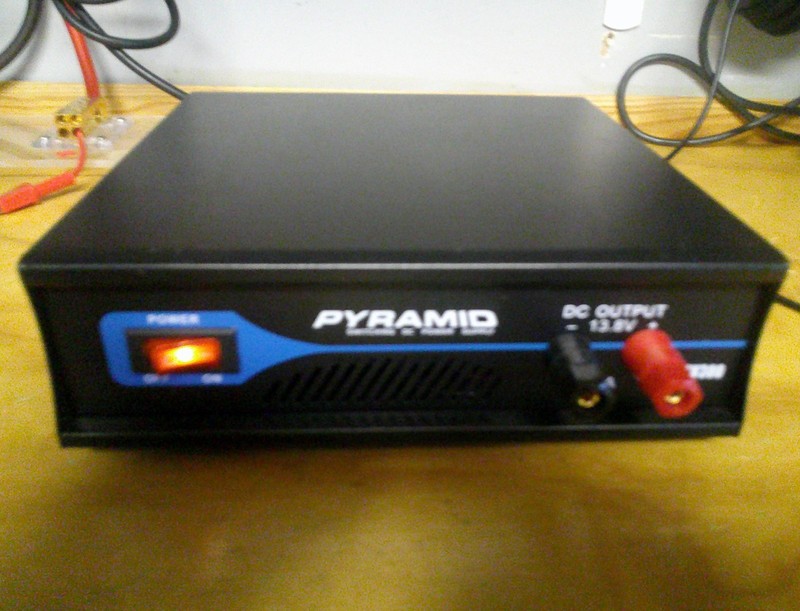 Pyramid PSV300 13.8V 30A Compact Bench Switching DC Power Supply Tested Working