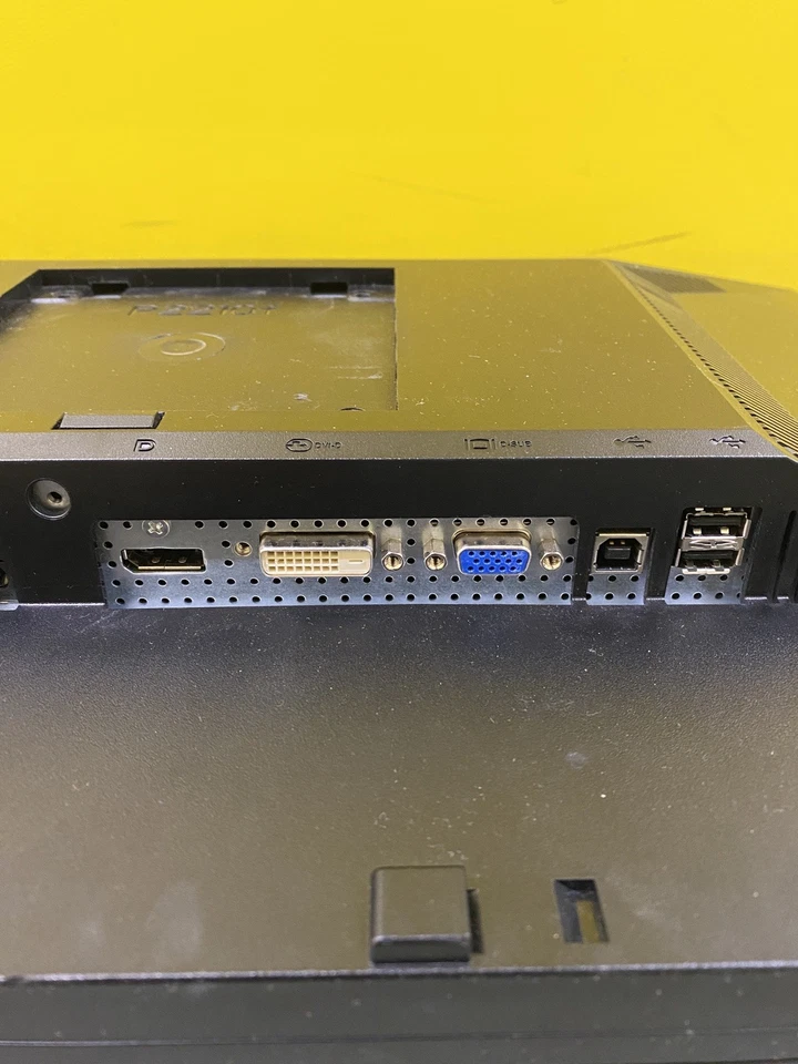 Dell P2210f Professional 22" LCD Monitor DisplayPort DVI VGA 1680x1050 NO STAND - Image 4 of 4