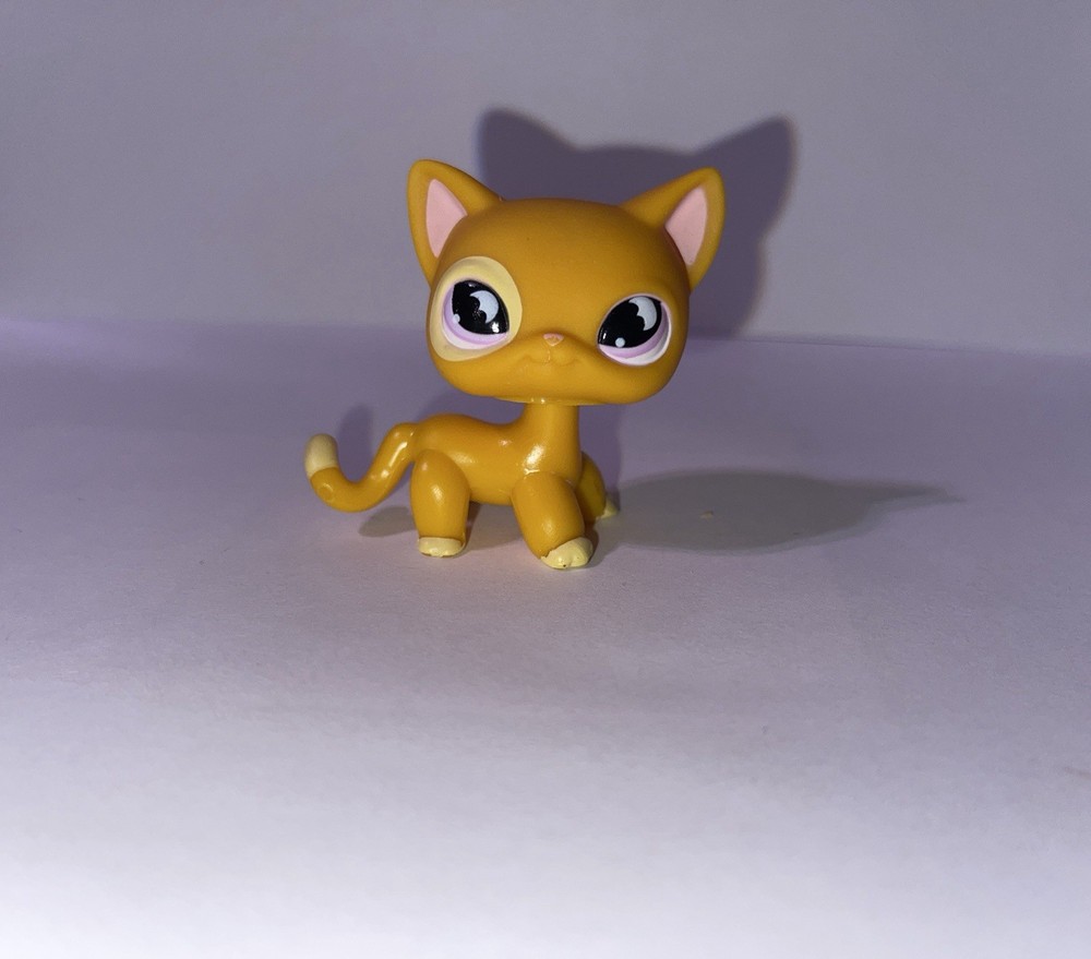 Littlest Pet Shop LPS #855 Shorthair Cat with Rare Purple Moon Eyes