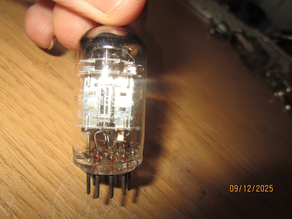 Tube Mazda 12AX7A / ECC83 – Plaques Chromées Argent, Testé Comme NOS (rare)