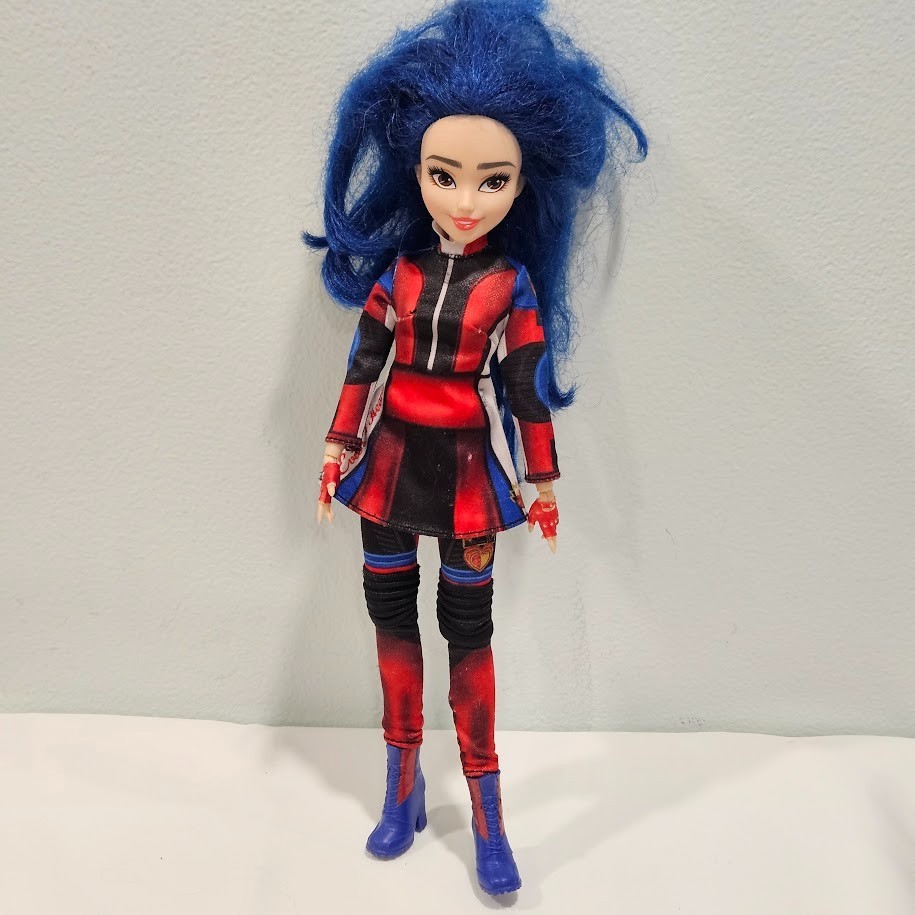 Disney Descendants 3 Isle Of The Lost EVIE Doll Hasbro Outfit & Shoes 2014