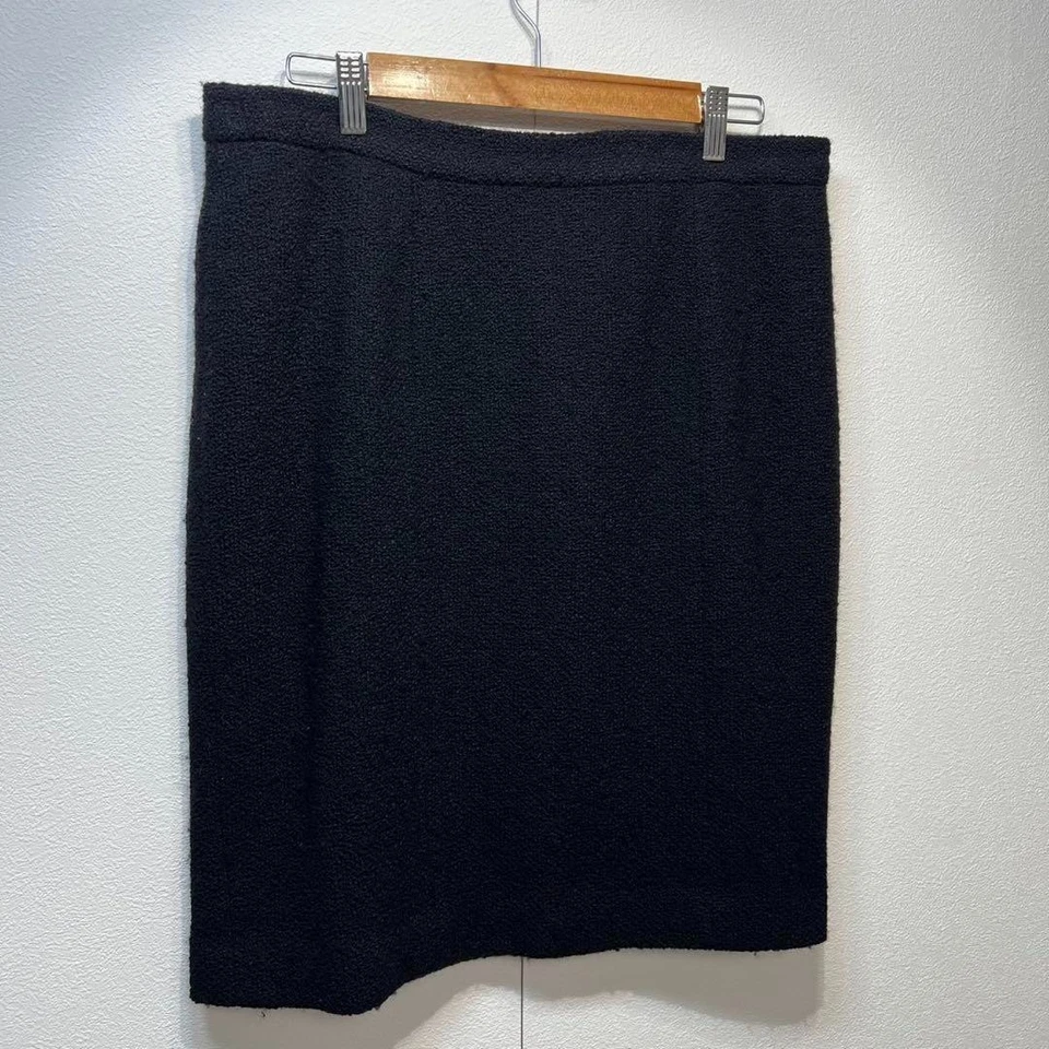 CHANEL Boutique Tweed Design Tight Skirt - Image 2 of 4