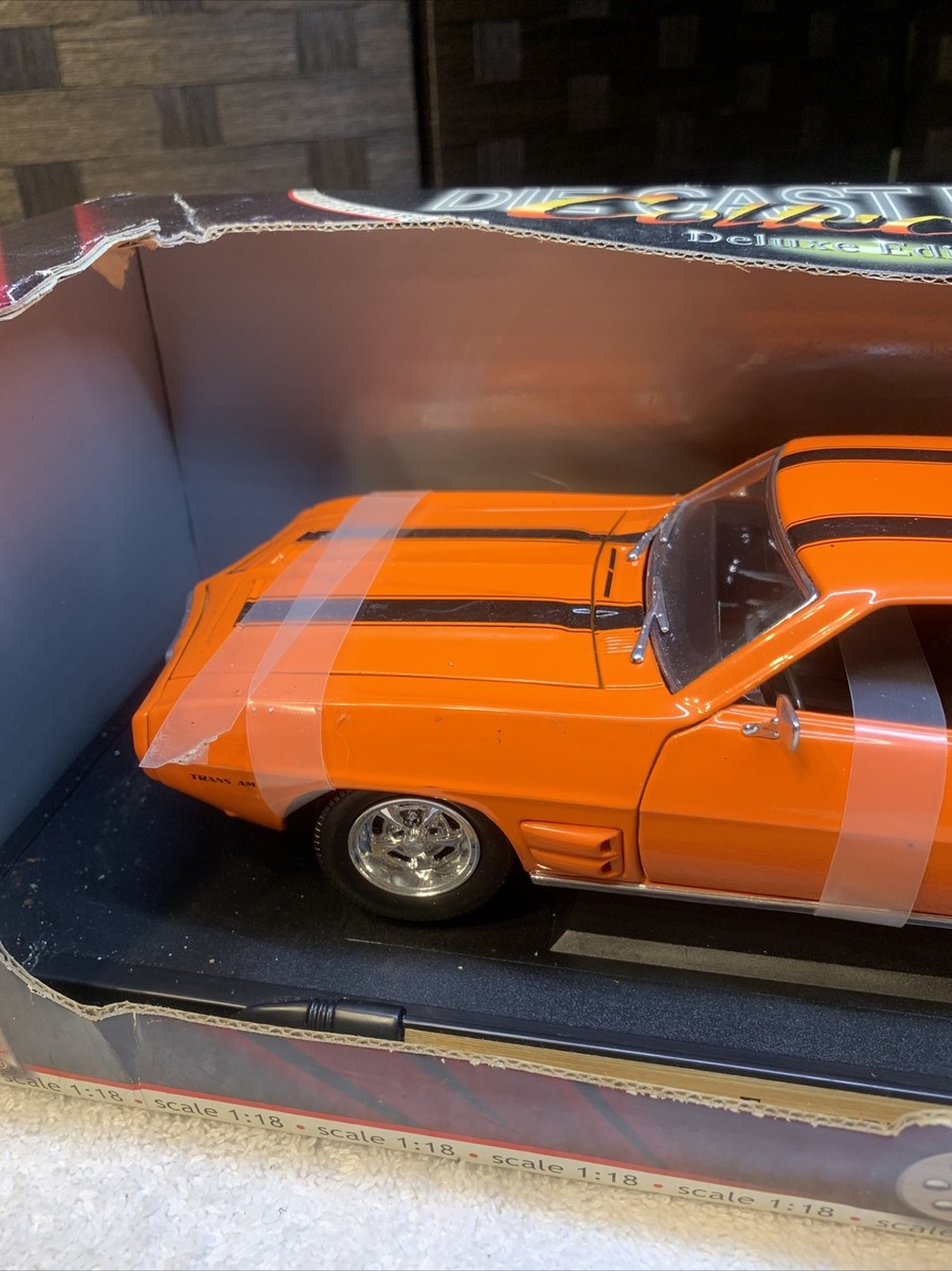 Road Signature 1/18 Deluxe Edition 69 Pontiac Firebird Trans