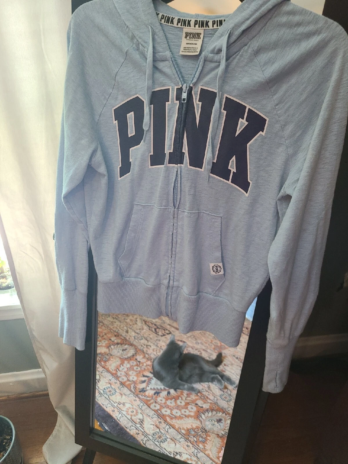 UNDERCOVER Felpa con cappuccio rosa giacca blu con cerniera