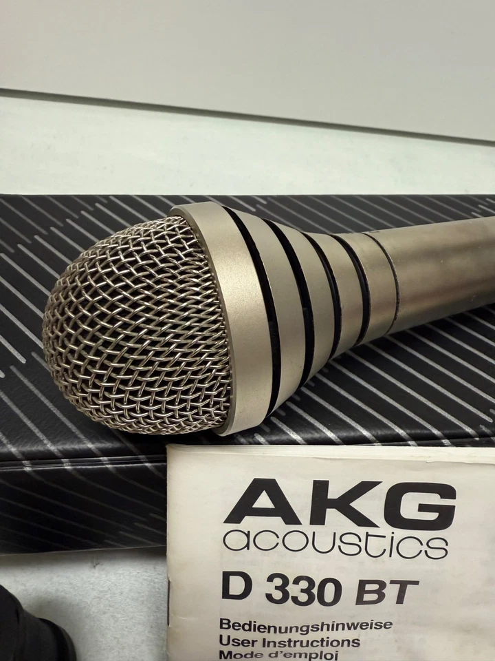AKG D 330 BT Dynamisches Mikrofon mit Case und Klemme - Bild 3 von 4