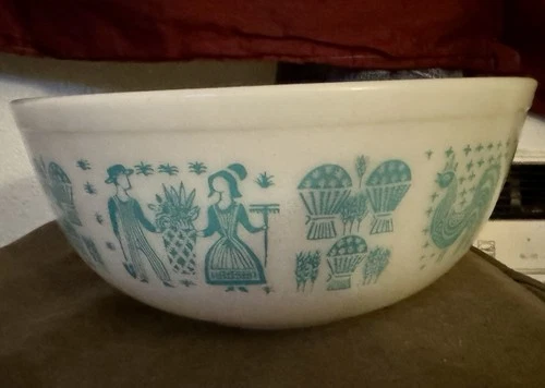 Vintage 1950's large 4 quart Pyrex "Amish Butterprint" mixing / serving bowl: