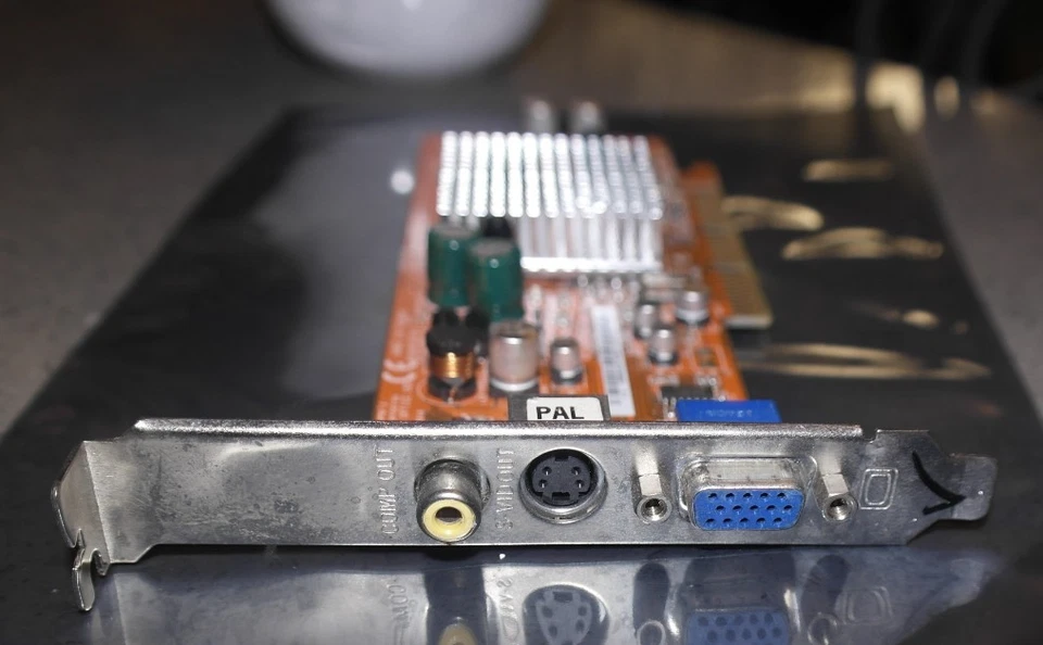 ATI Radeon 9200 SE 64 MB VGA/S-Video/RCA - Image 4 of 4