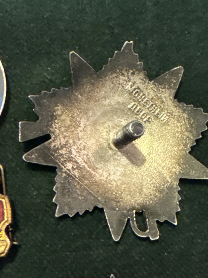 2 órdenes de primera y segunda clase de la Segunda Guerra Mundial con aniversario 70 años policía soviética Letonia Foto 3 de 4