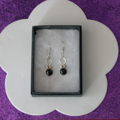 Elegante Silber Ohrringe mit Onyx Edelsteinen 3,4 gr. 2,5 Cm. Lang + Haken in Geschenkbox