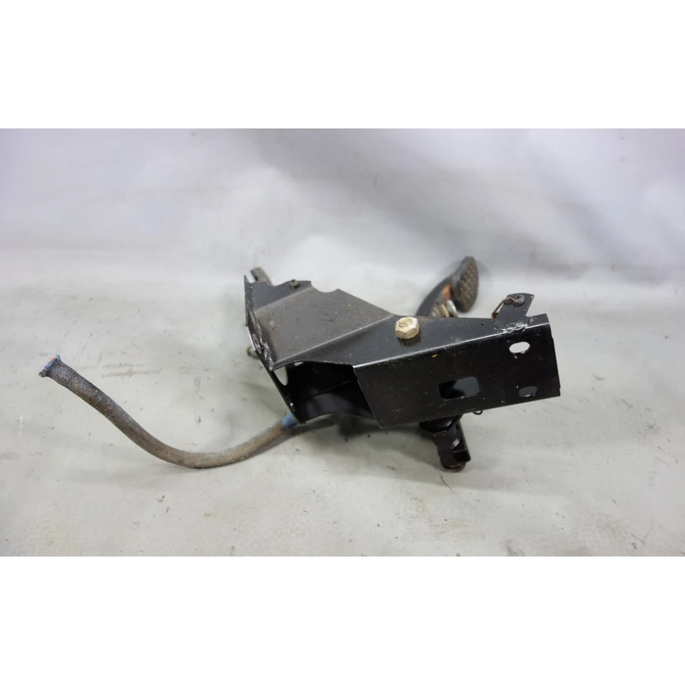 BMW E30 5 Spd Manual Clutch and Brake Pedal Box Assembly 1984-1993 OEM USED — 第 4/4 张图片