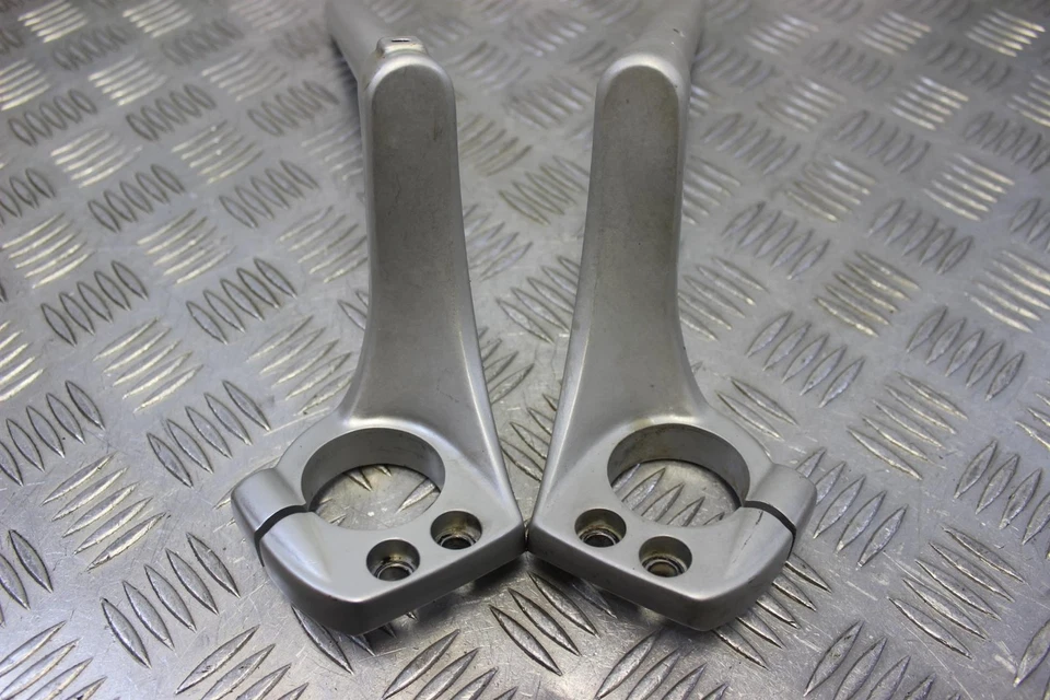 Manillar izquierdo derecho recto Triumph Sprint ST 1050 2004 a 2007 B140 Foto 3 de 4