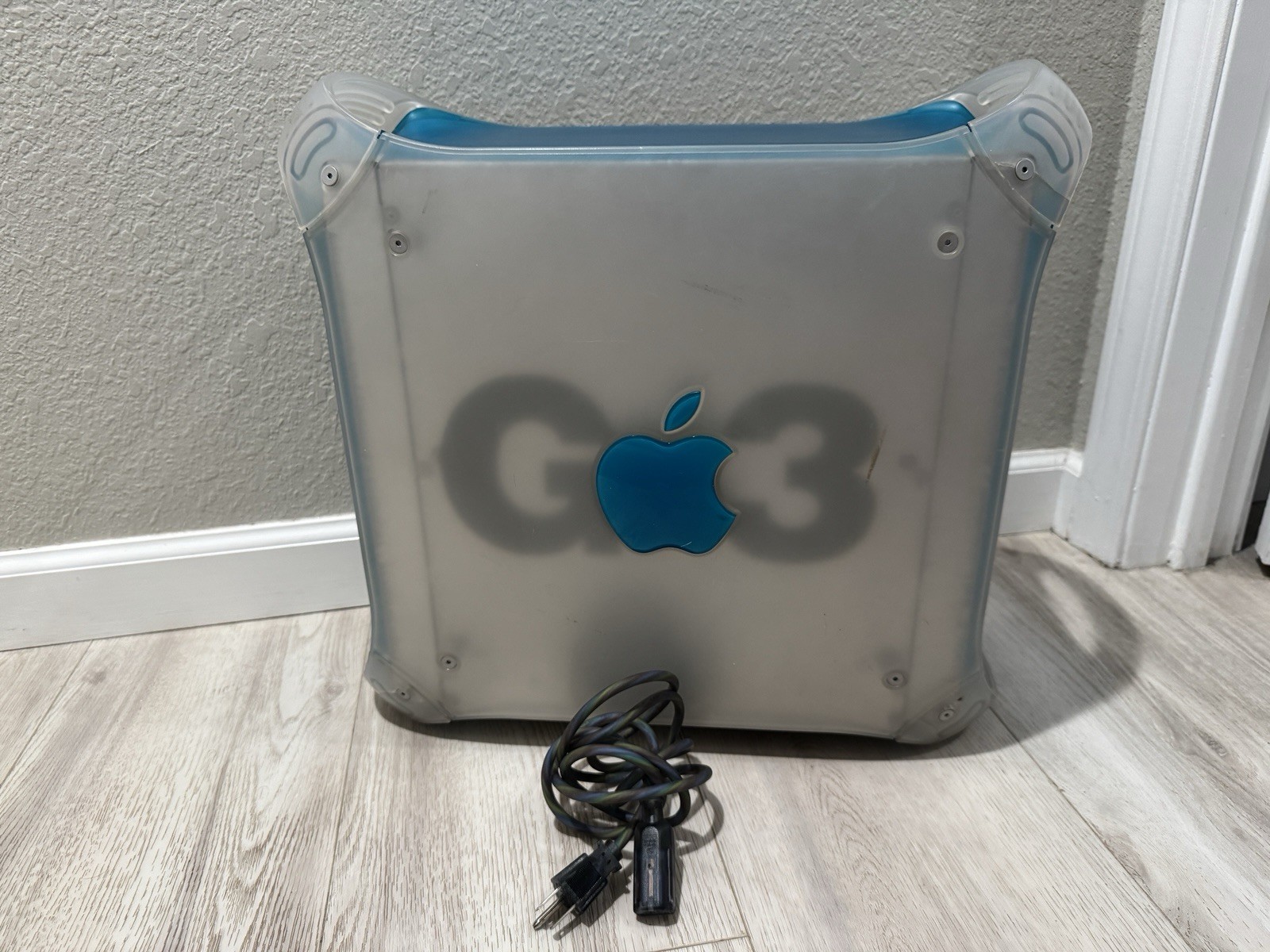 Working Apple Power Macintosh G3 Tower Blue and White