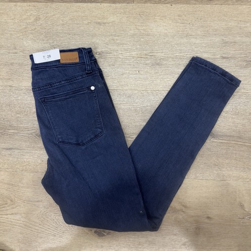 Jeans Judy Blue para mujer 7/28 ajustados de tiro medio lavado oscuro nuevos con etiquetas - Imagen 6 de 10