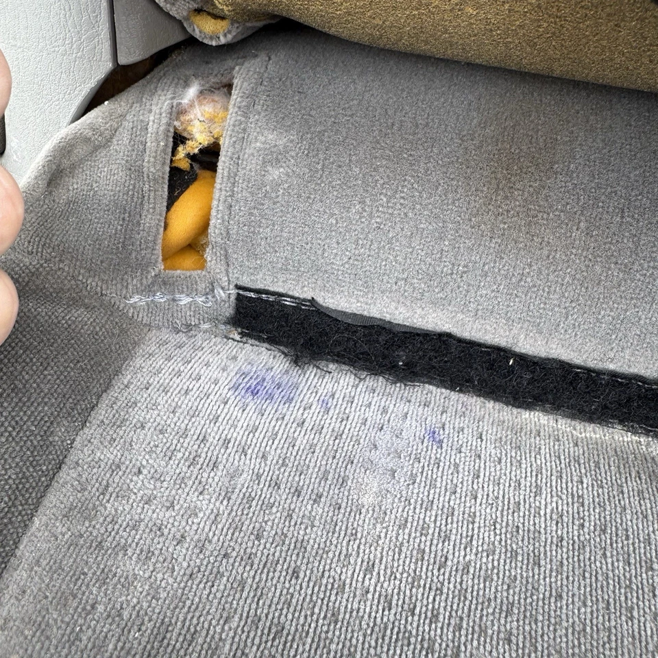 2004-2009 丰田西耶娜后排中跳座椅杯架控制台布 — 第 4/4 张图片