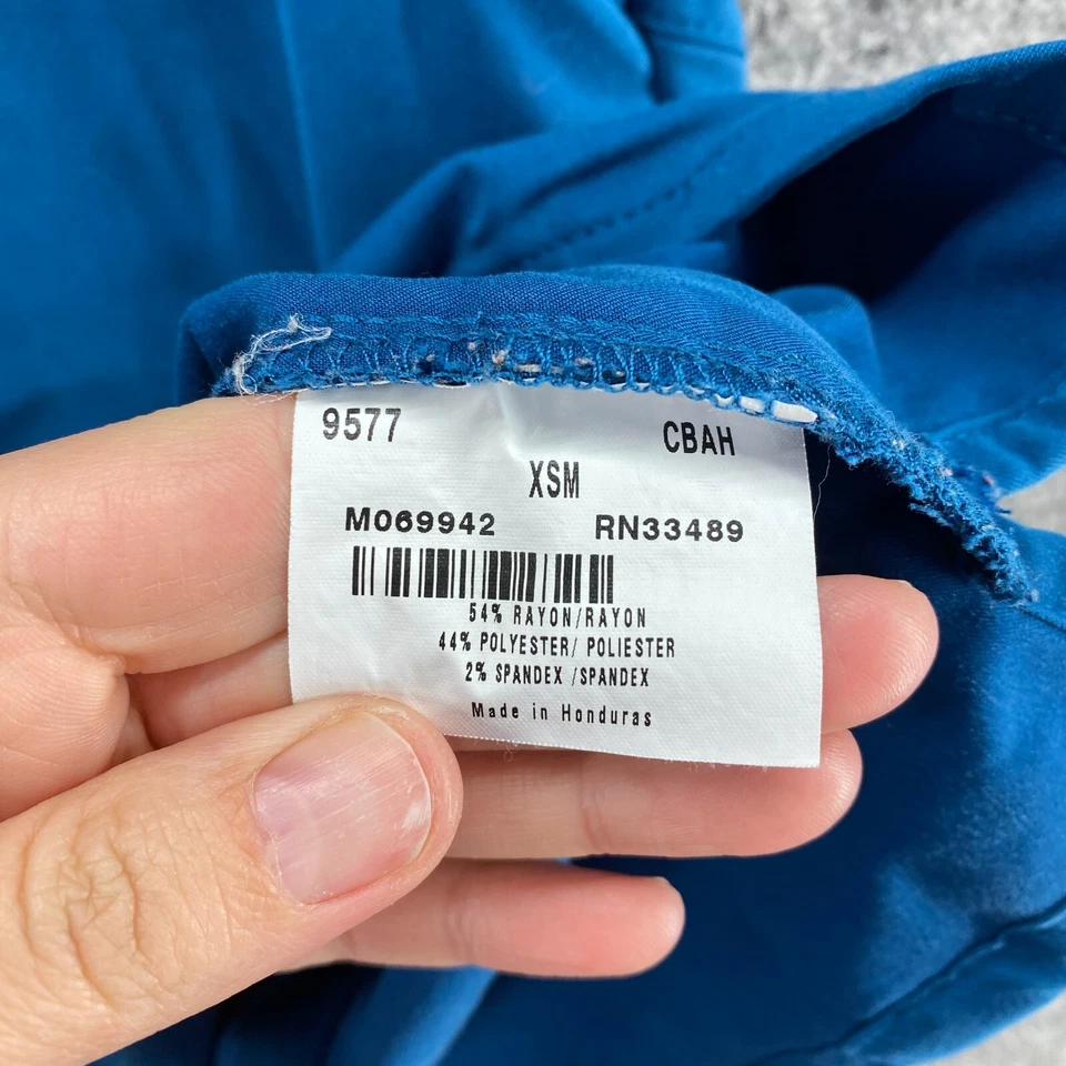 Blusa Médica Urbane Ultimate para Mujer XS Azul Cuello en V Manga Corta Bolsillos Rayón Foto 4 de 4