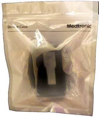 MEDTRONIC SILCONE INSULIN PUMP CASE  ACC822BK BLACK 3.0ml fits 70G 670G630G 640