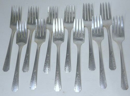 Beautiful WM A Rogers A1 Plus Silver Plate Flatware 53 Pcs. Floral Design - Picture 3 of 8
