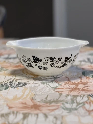 🔥🔥HTF PYREX PROTOTYPE #442 BLACK GOOSEBERRY ON WHITE Cinderella Bowl RARE