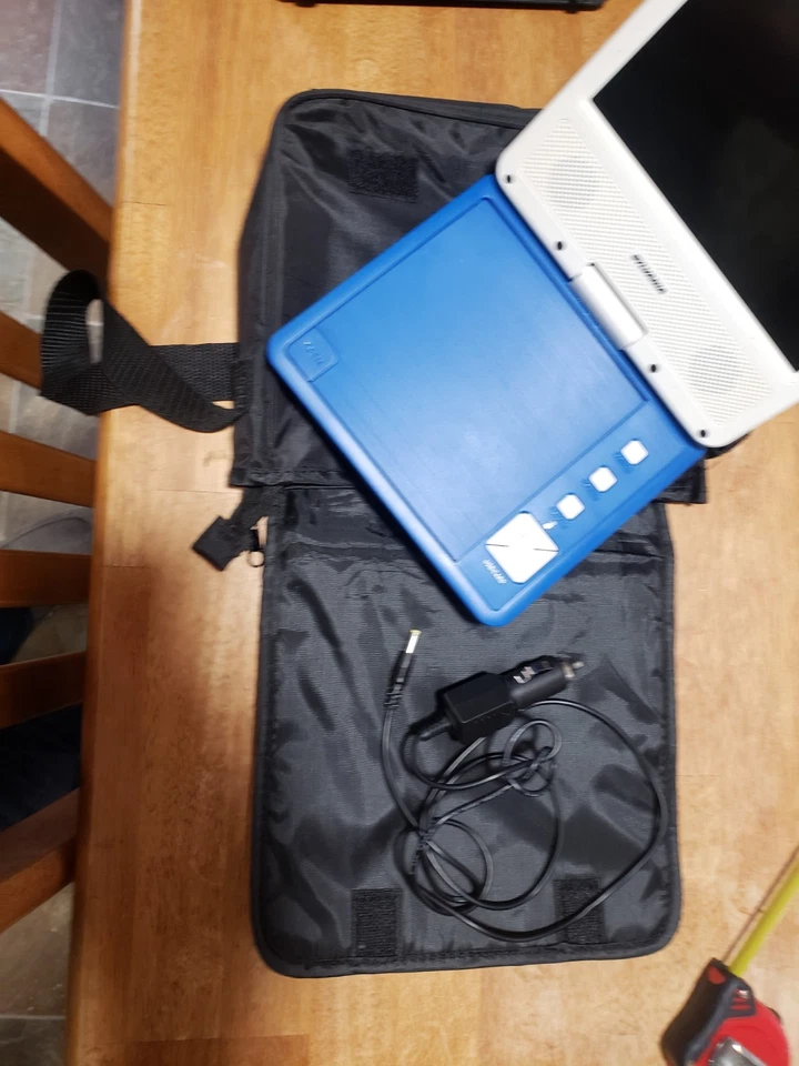 Reproductor de DVD portátil Sylvania 7 pulgadas Foto 2 de 3