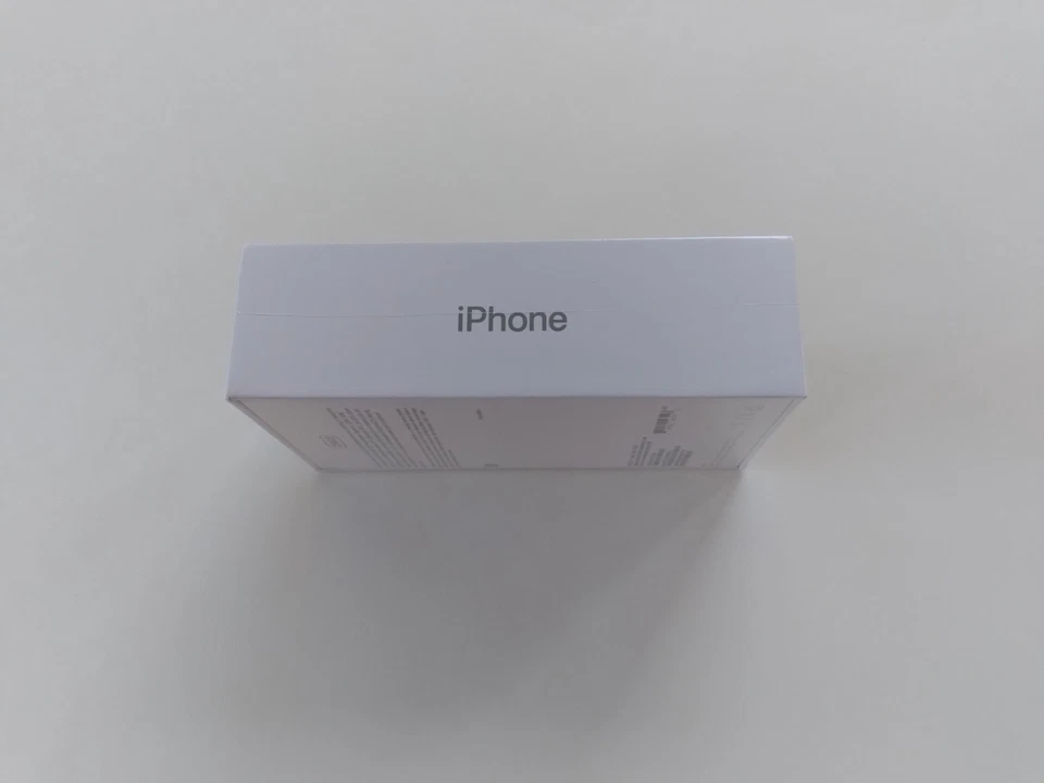 Apple iPhone X 256gb Unlocked Silver (A1865) New and Sealed In Box - Image 3 of 4