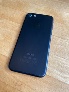 Apple iPhone 7 - 128GB - Schwarz (Ohne Simlock)