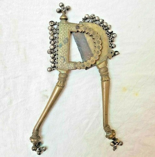 Rare 1850s Old Vintage Mughal Antique Brass & silver Engraved Betel Nut Cutter - 第 12/12 張圖片