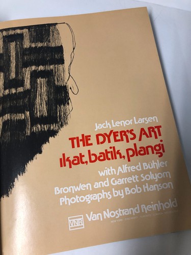 1978 The Dyer's Art: Ikat, Batik, Plangi. Lenor Larsen, Van Nostrand HCDJ - Picture 2 of 3