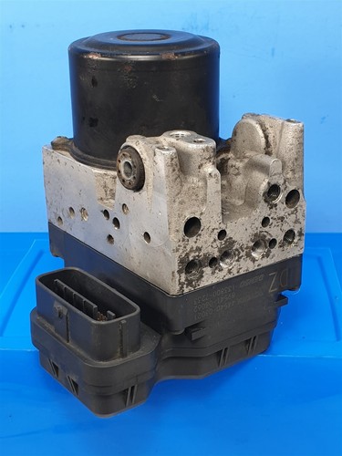 04-06 Toyota Sienna ABS Anti-Lock Brake Pump 4454008021 8954108062 OEM 0532g41 - Picture 5 of 9
