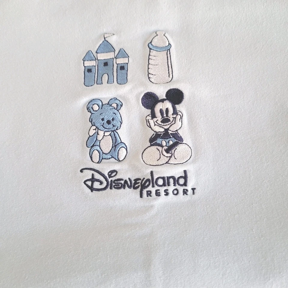 Manta bebé azul Disney Resort 29x36 viene con botón honorario Disney de 3 pulgadas Foto 2 de 4