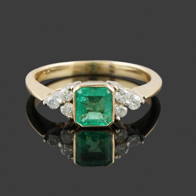 Solid 18K Gold, .87 Ct Emerald & .18 Ctw Diamond Wedding Engagement Ring