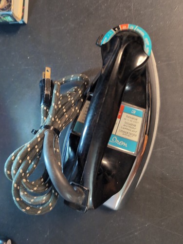 General Electric Steam & Dry Iron Vintage 1100 Watts Cloth Cord 71F54