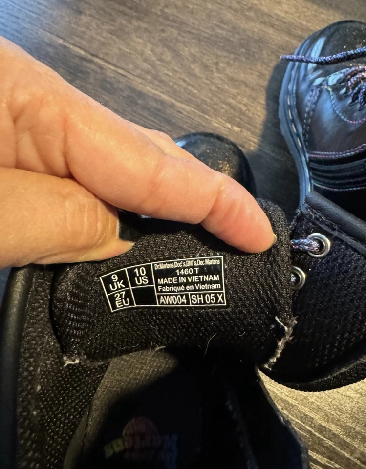 Holográfico arco-íris ultra raro Dr. Martens - Imagem 4 de 4