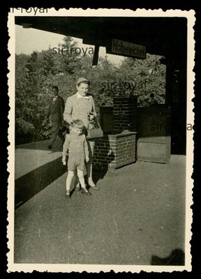 Hamburg Hoheneichen 1958 - Woman with Child at S-Bahn Station Station - Photo 7x10cm