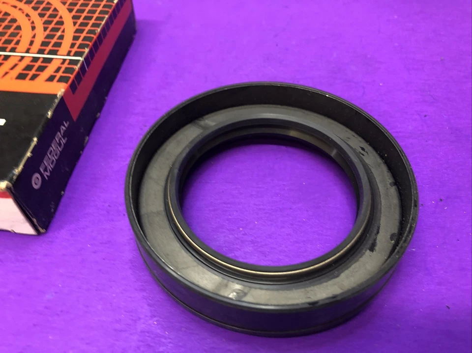 联邦 Mogul 国家密封 - 1985 轴轴密封正面适合 80-83 日产 720 — 第 3/4 张图片