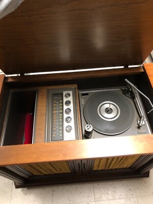 1960's magnavox astro sonic radio/record player caninet